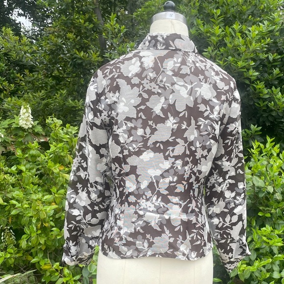 Anne Klein New York Elegant Floral Top - size 6 - Picture 4 of 4